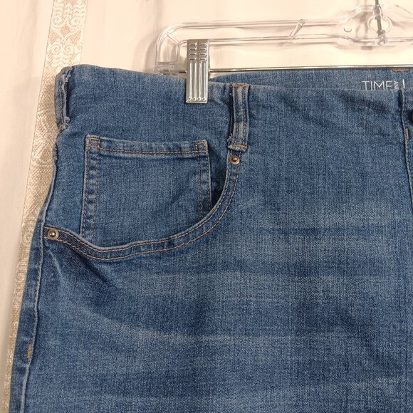 TIME & TRU Women's 20 / XXL Med Wash Stretch Denim Capris Pull-On /5-Pocket‎ C4 - Picture 9 of 13